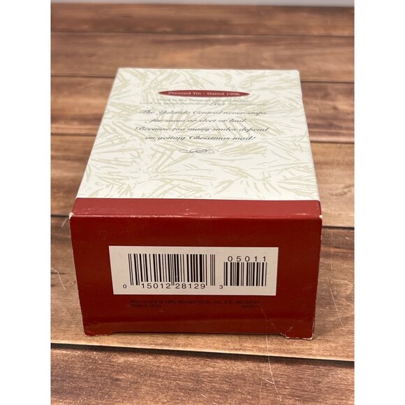 1996 HALLMARK KEEPSAKE ORNAMENT QX5011 YULETIDE CENTRAL MAIL CAR TIN - Picture 4 of 9